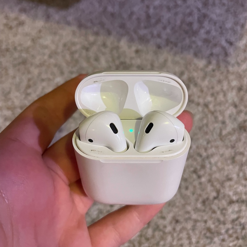 First Generation Airpods and Case
